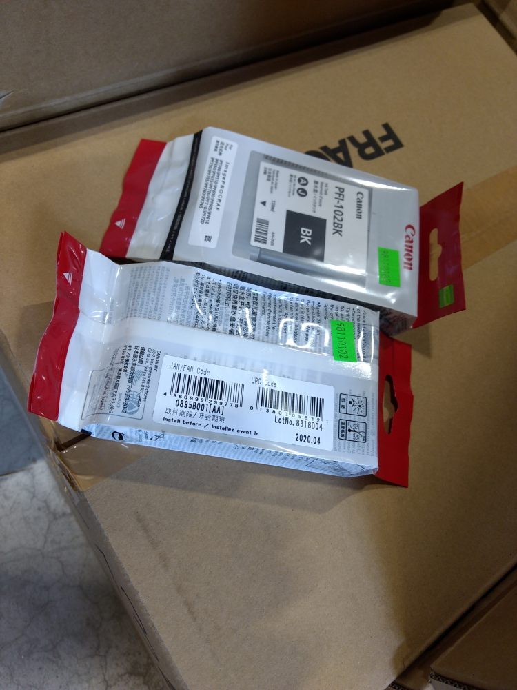 Canon Ink cartridge PFI-102BK black (0895B001) poškozený obal