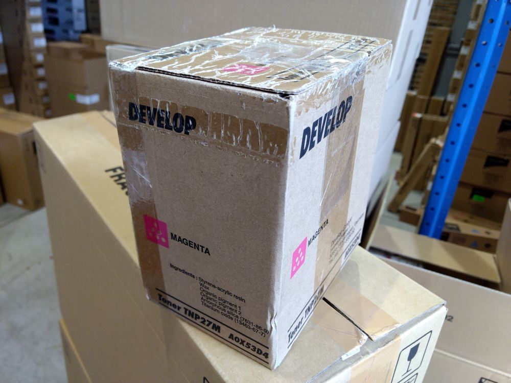 Develop Toner TNP-27M magenta (A0X53D4) poškozený obal