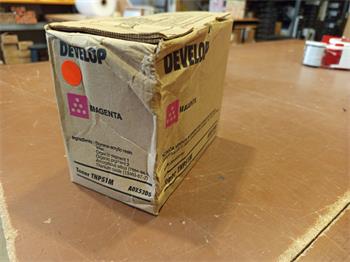 Develop Toner TNP-51M magenta (A0X53D5) poškozený obal