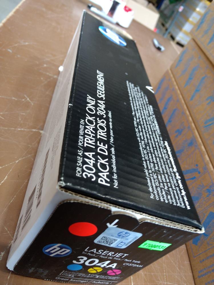 HP CC531A Toner Cartridge cyan poškozený obal