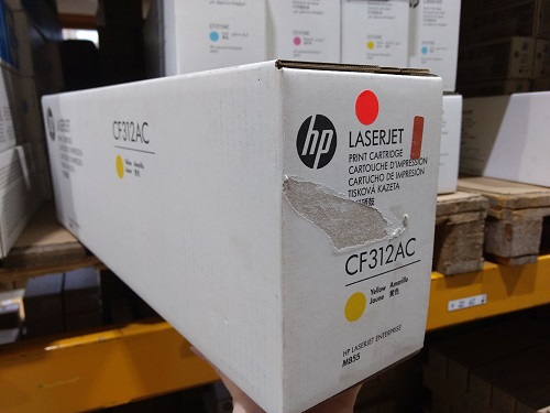 HP CF312AC toner yellow No.826A (contract) poškozený obal