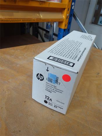 HP Q2612A Toner Cartridge black poškozený obal