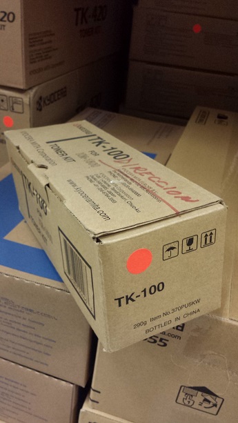 Kyocera Toner TK-100 toner kit (370PU5KW) poškozený obal - EOL ukončena výroba
