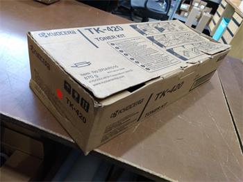 Kyocera Toner TK-420 toner kit (370AR010) poškozený obal