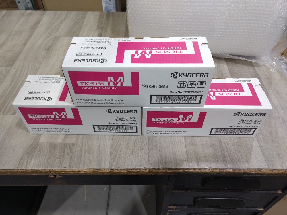 Kyocera Toner TK-5135M magenta (1T02PABNL0) poškozený obal