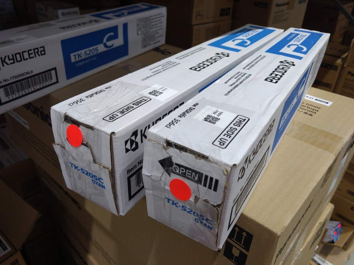 Kyocera Toner TK-5205C (1T02R5CNL0) poškozený obal