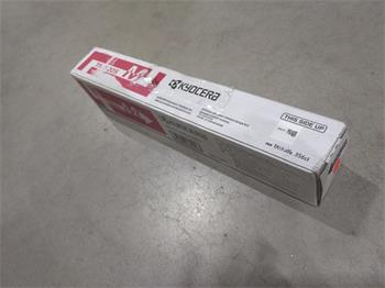 Kyocera Toner TK-5205M (1T02R5BNL0) poškozený obal