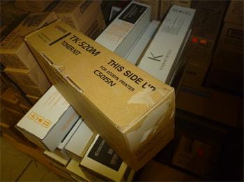 Kyocera Toner TK-520M toner kit magenta (1T02HJBEU0) poškozený obal