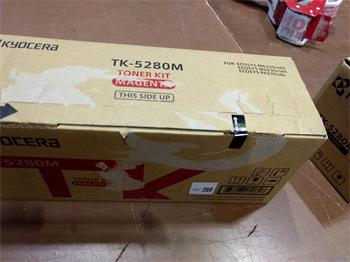 Kyocera Toner TK-5280M (1T02WBNL0) poškozený obal