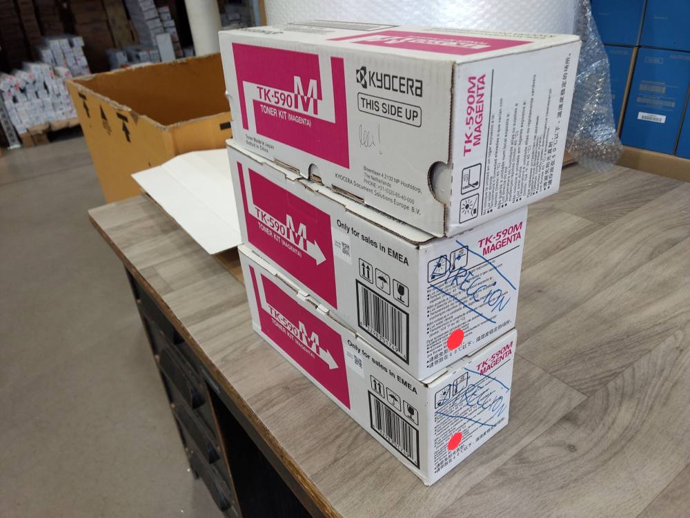 Kyocera Toner TK-590M magenta (1T02KVBNL0) poškozený obal