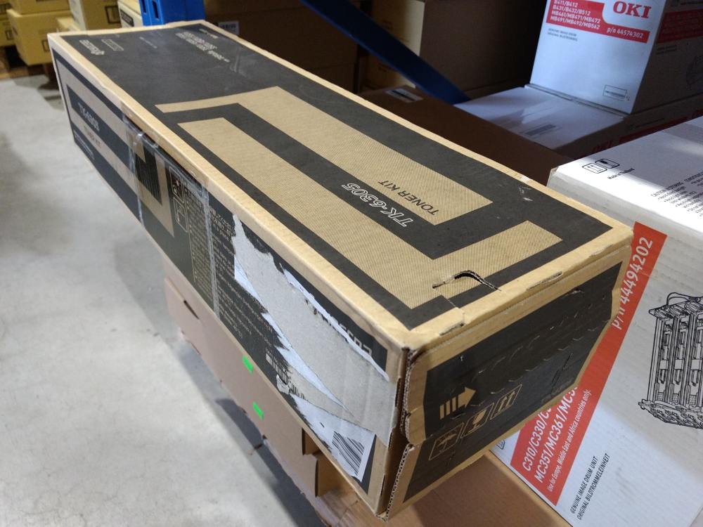 Kyocera Toner TK-6305 (1T02LH0NL1) poškozený obal