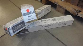 Kyocera Toner TK-6325 (1T02NK0NL0) poškozený kus