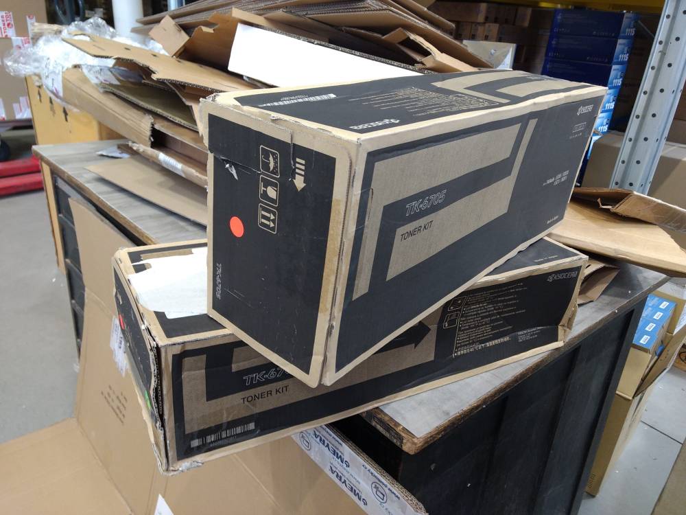 Kyocera Toner TK-6705 (1T02LF0NL0) poškozený obal