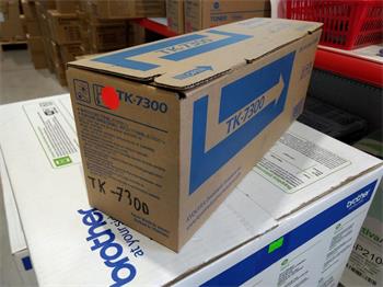 Kyocera Toner TK-7300 toner kit (1T02P70NL0) poškozený obal