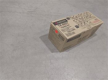 Kyocera Toner TK-825 yellow (1T02FZAEU0) poškozený obal