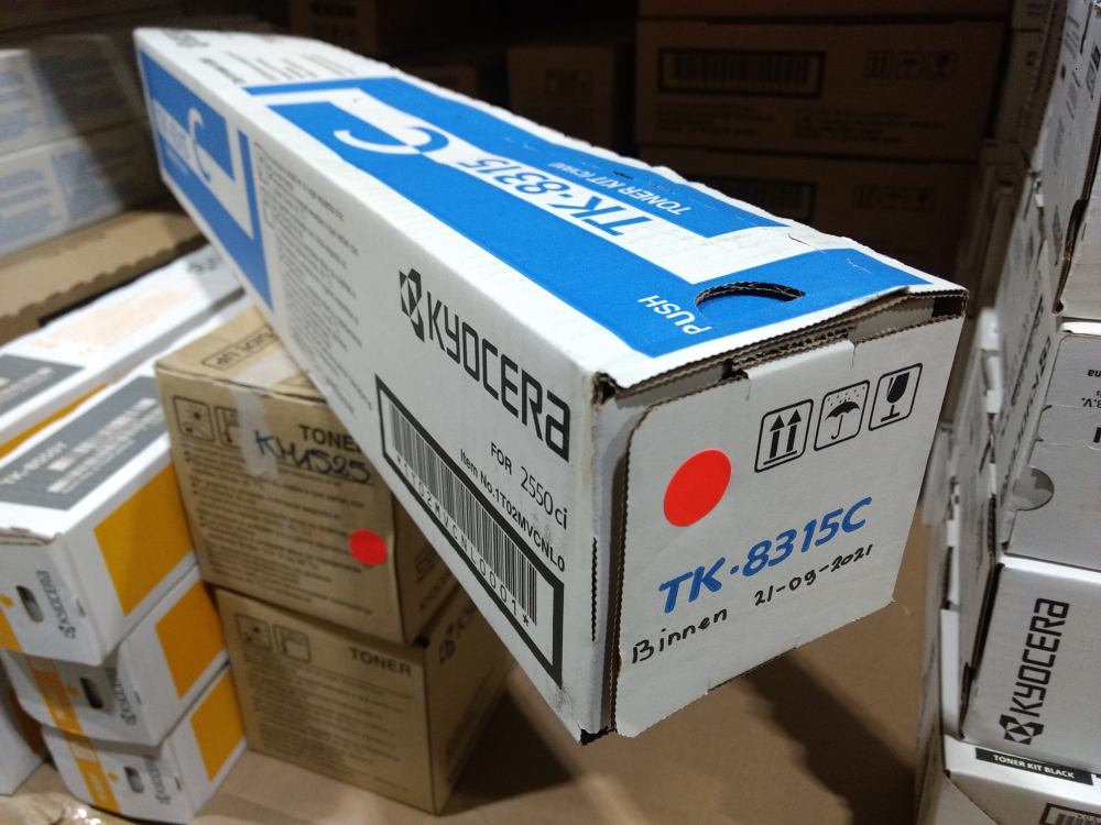 Kyocera Toner TK-8315C cyan (1T02MVCNL0) poškozený obal