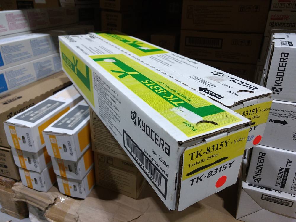 Kyocera Toner TK-8315Y yellow (1T02MVANL0) poškozený obal