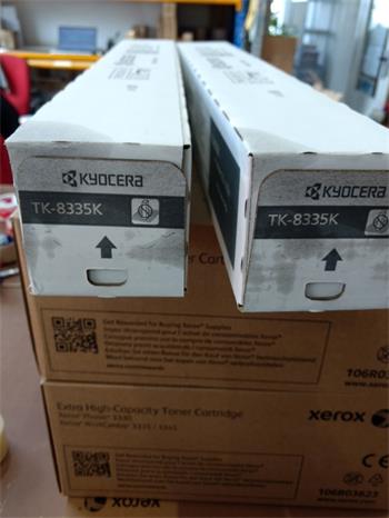 Kyocera Toner TK-8335K black (1T02RL0NL0) poškozený obal