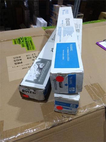 Kyocera Toner TK-8345C cyan (1T02L7CNL0) poškozený obal