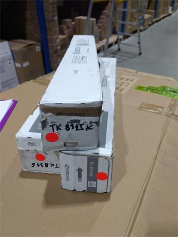 Kyocera Toner TK-8345K black (1T02L70NL0) poškozený obal