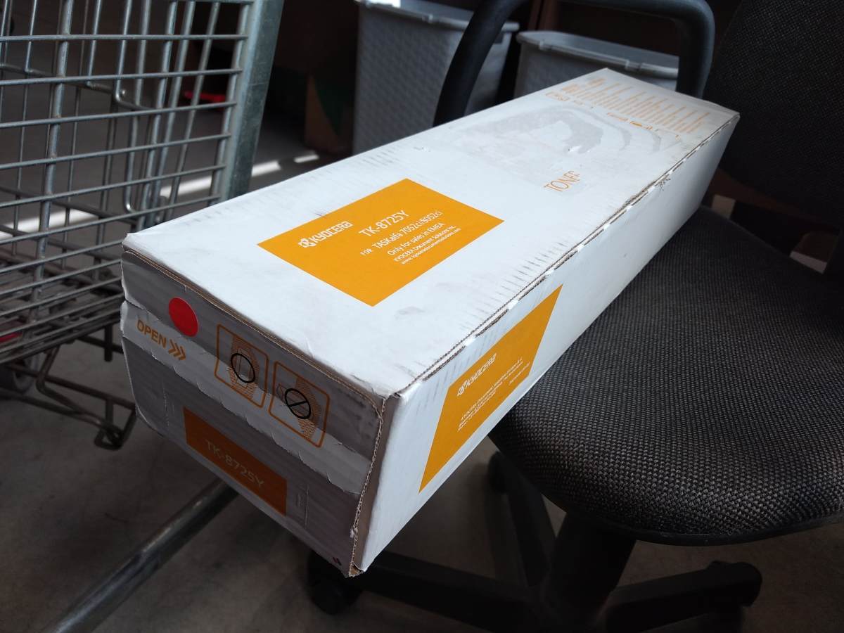Kyocera Toner TK-8725Y yellow (1T02NHANL0) poškozený obal