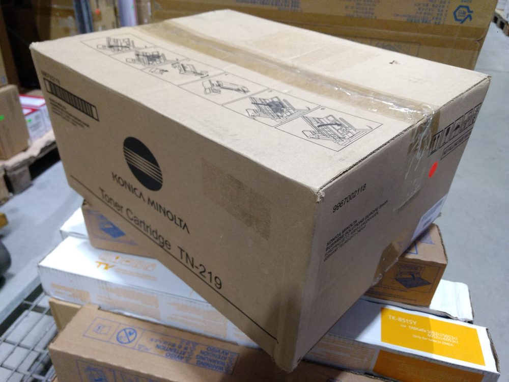 Minolta Toner TN219 (9967002118) Bizhub 25e poškozený obal