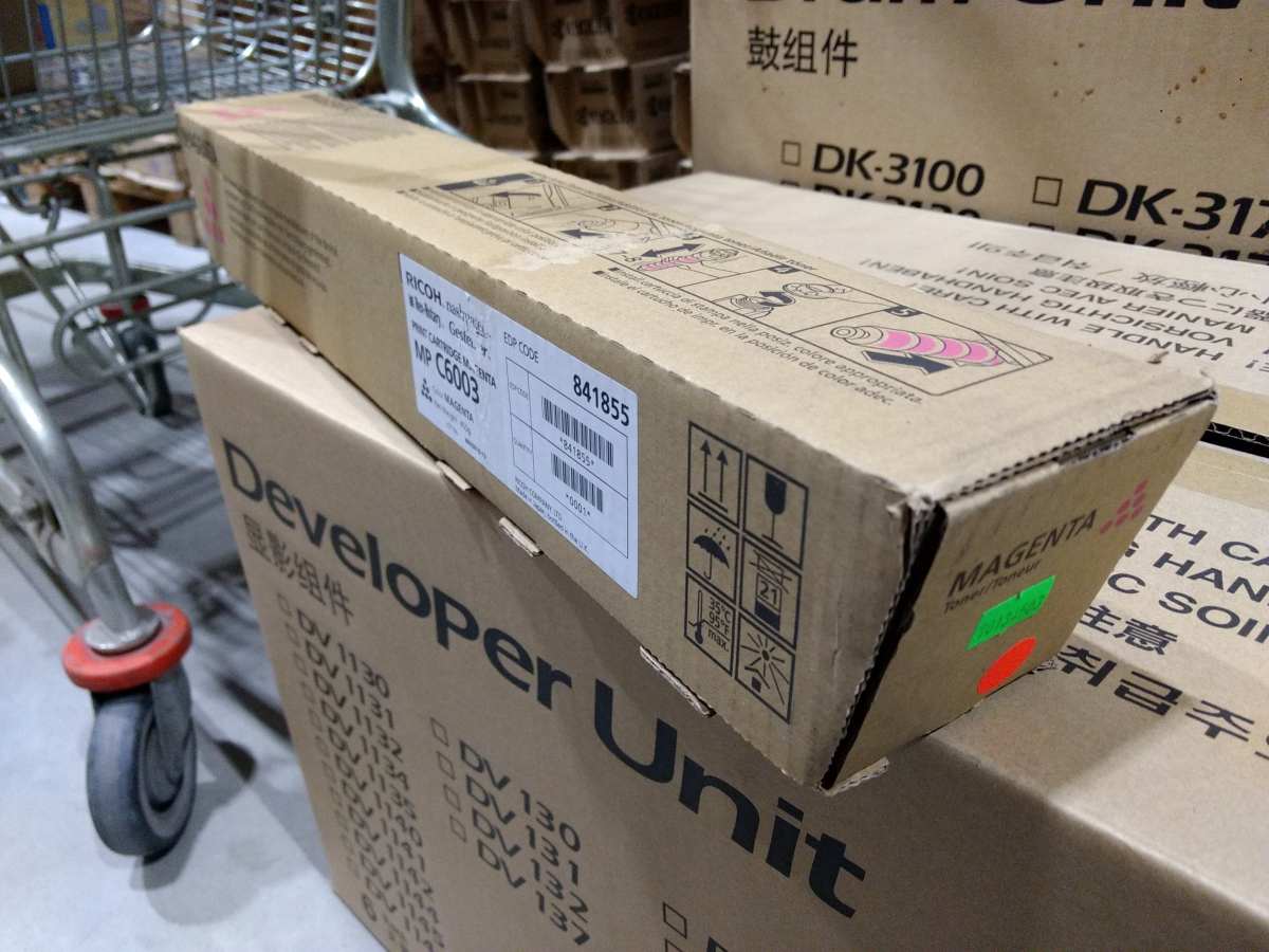 Ricoh Toner Type MP C6003 magenta (841851/841855) 22.500 stran poškozený obal