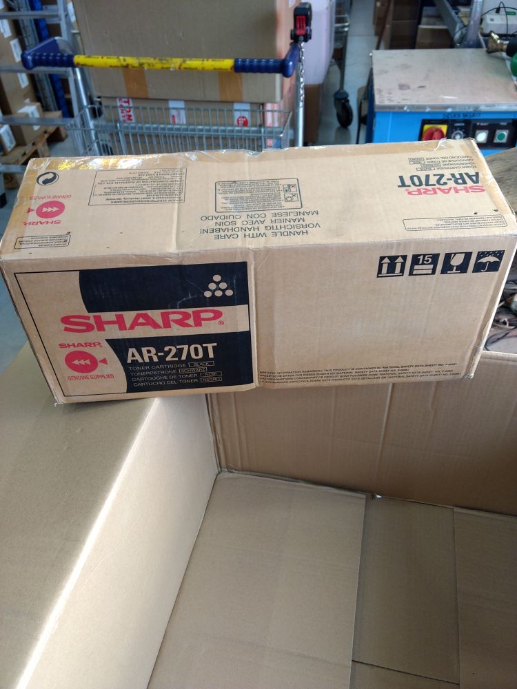 Sharp Toner AR-270T poškozený obal