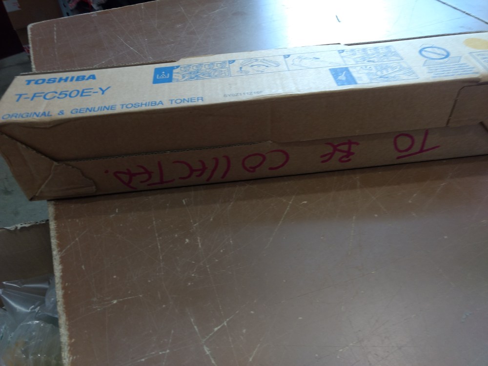 Toshiba Toner T-FC50EY Yellow (6AJ00000111) poškozený obal