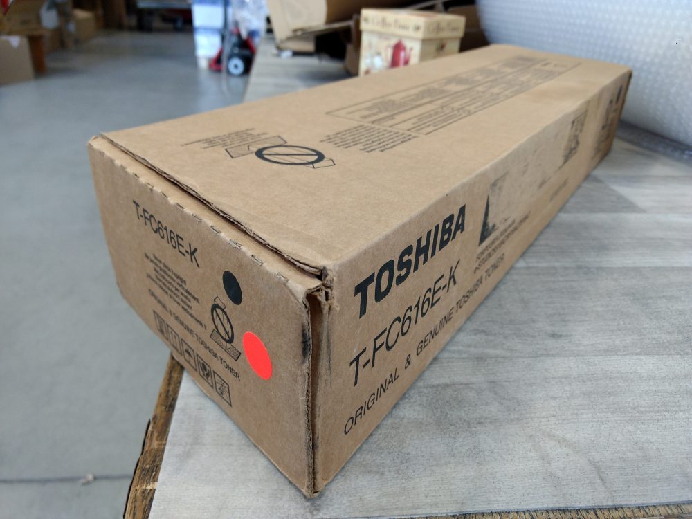 Toshiba Toner T-FC616EK Black (6AK00000372) (6AK00000467) poškozený obal