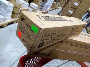 Xerox Toner AltaLink C80xx black (006R01701) poškozený obal